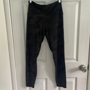 Lululemon aligns, camo, 25” inseam, size 6, used like new